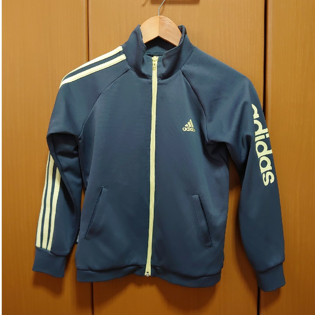 adidas(アディダス)のadidas　ジャージ　ウェア　150 キッズ/ベビー/マタニティのキッズ服女の子用(90cm~)(ジャケット/上着)の商品写真