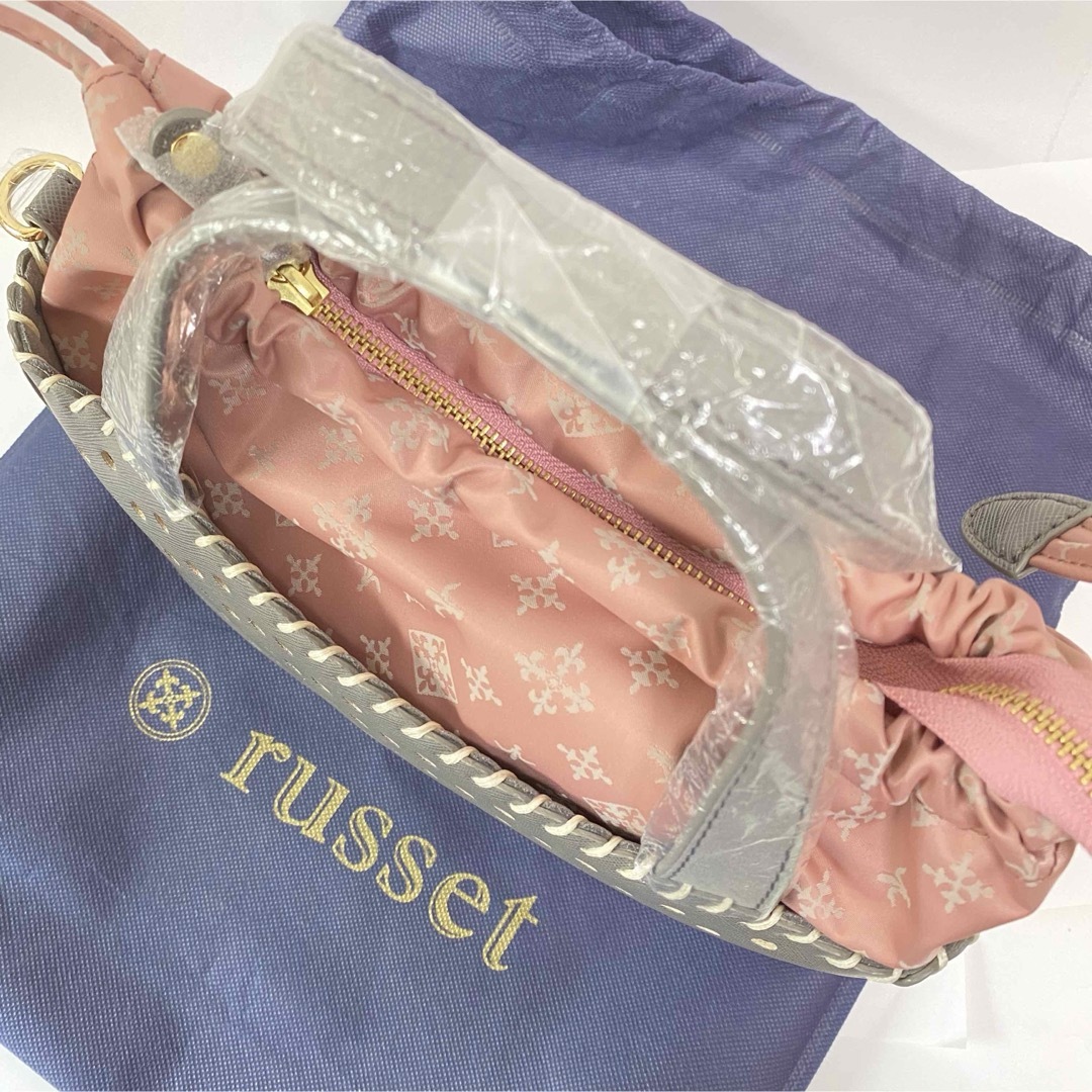 Russet(ラシット)の未使用★ラシット★パンチングレザーハンド&ショルダー2wayバッグ★グレーピンク レディースのバッグ(ショルダーバッグ)の商品写真