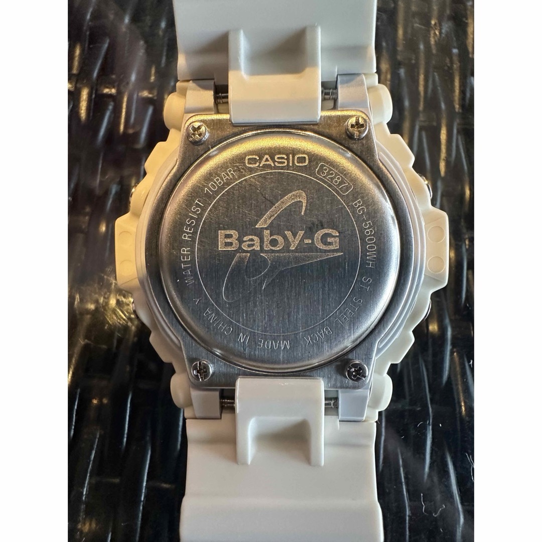 Baby-G(ベビージー)のG-SHOCK Baby-G BGD-5600 白 メンズの時計(腕時計(デジタル))の商品写真