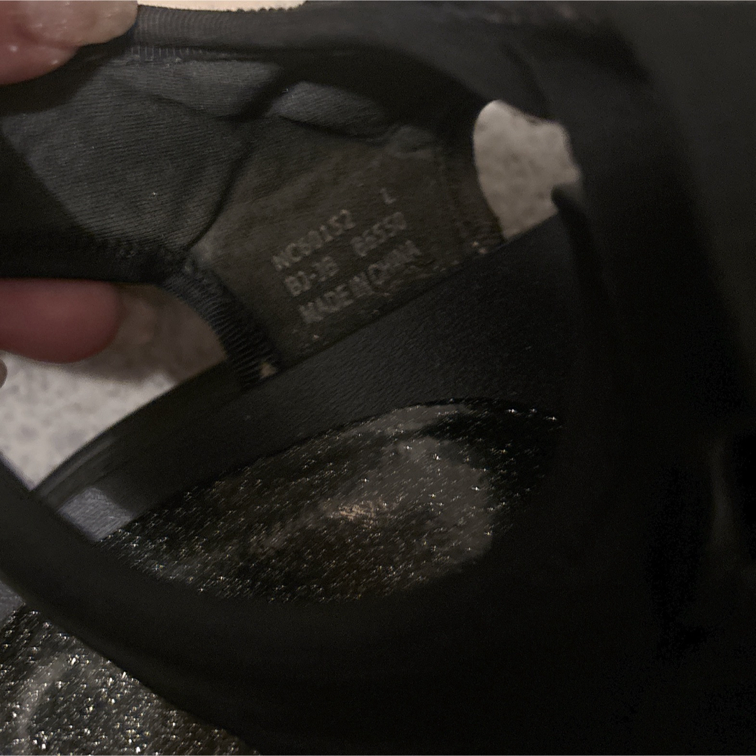 Nuovo(ヌォーボ)のNUOVO/ヌオーヴォ ラメ ブラック スポーツサンダル 厚底 Lサイズ レディースの靴/シューズ(サンダル)の商品写真