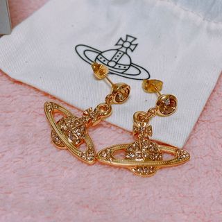 ヴィヴィアンウエストウッド(Vivienne Westwood)の【ヴィヴィアン】ミニバスレリーフピアス　ゴールド　シンプル　ピアス(ピアス)