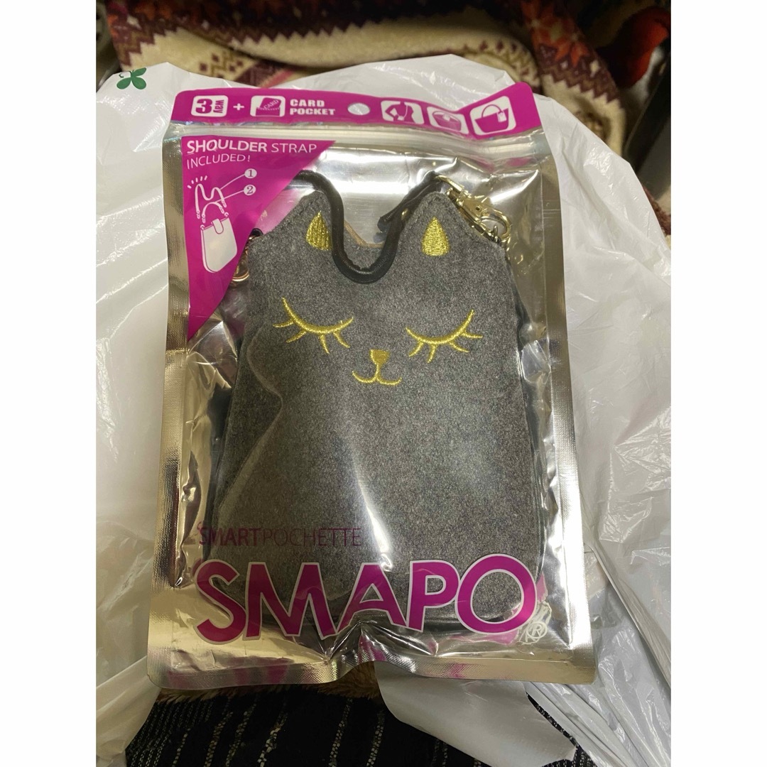 SMAPO スマホ入れポシェット　グレー猫 レディースのバッグ(ショルダーバッグ)の商品写真