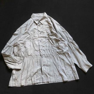 イッセイミヤケ(ISSEY MIYAKE)の美品 Issey Miyake シワ加工 長袖シャツ ブラウス シルバーグレー(シャツ/ブラウス(長袖/七分))