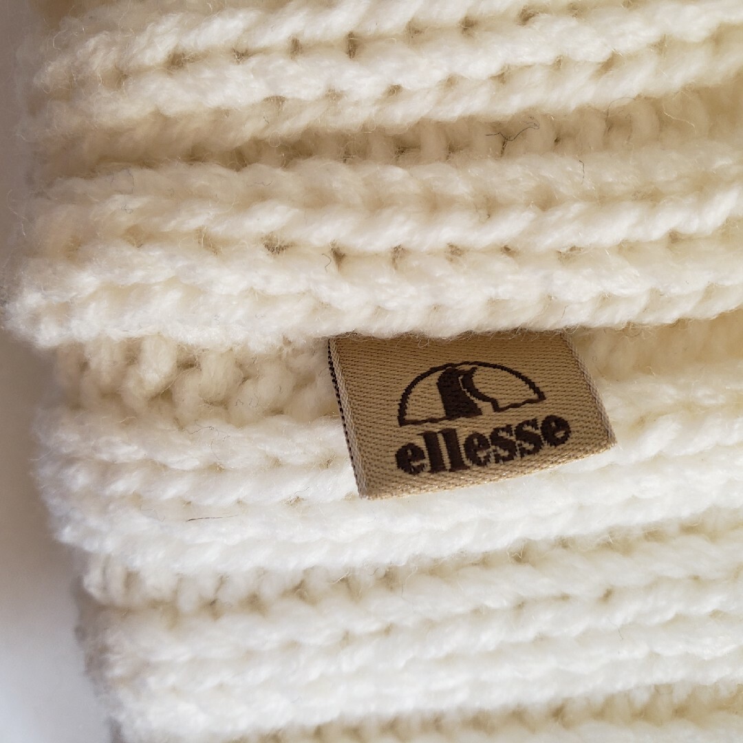 ellesse(エレッセ)のエレッセ　ニット帽　スキー　スノボ レディースの帽子(ニット帽/ビーニー)の商品写真