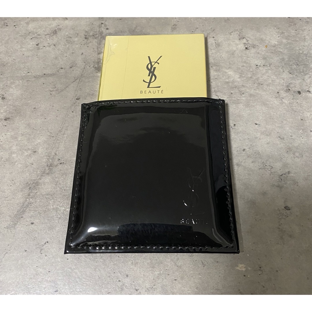 Yves Saint Laurent(イヴサンローラン)のイヴ・サンローランの鏡　非売品 レディースのファッション小物(ミラー)の商品写真