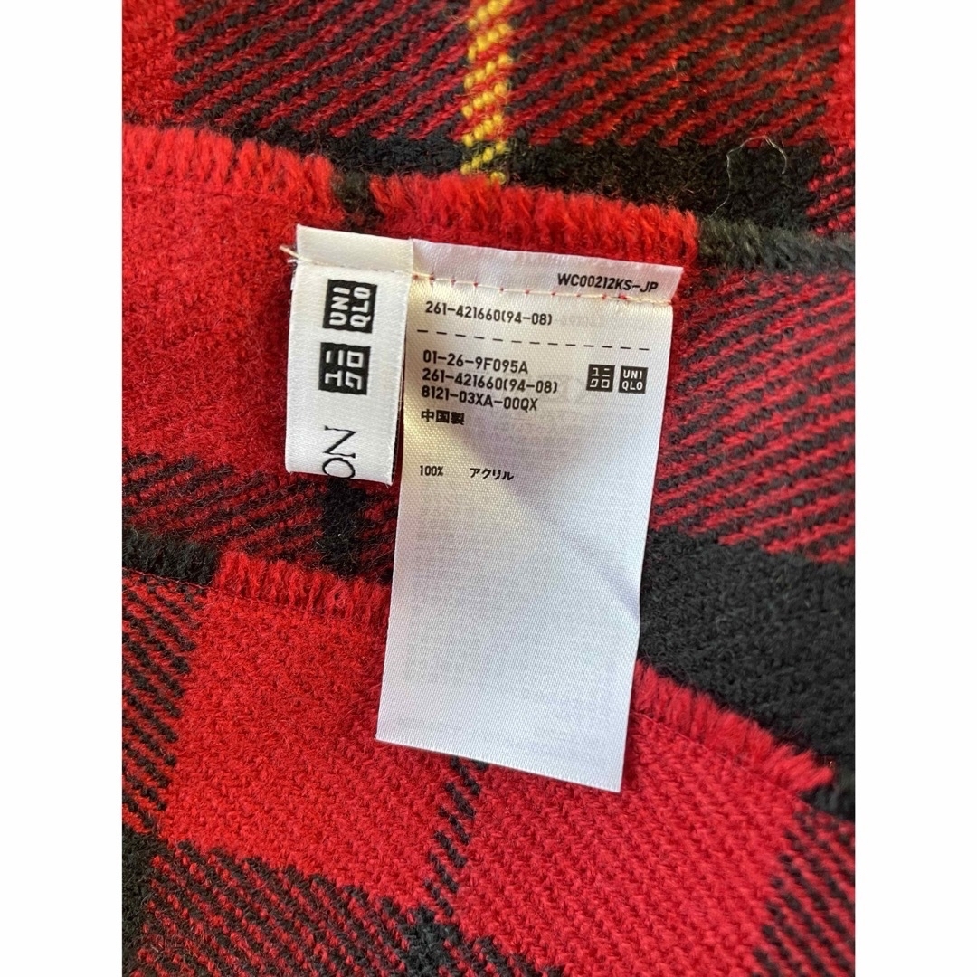 UNIQLO(ユニクロ)の未使用品　ユニクロ JWアンダーソン 腸大判ストール　レッド メンズのファッション小物(ストール)の商品写真