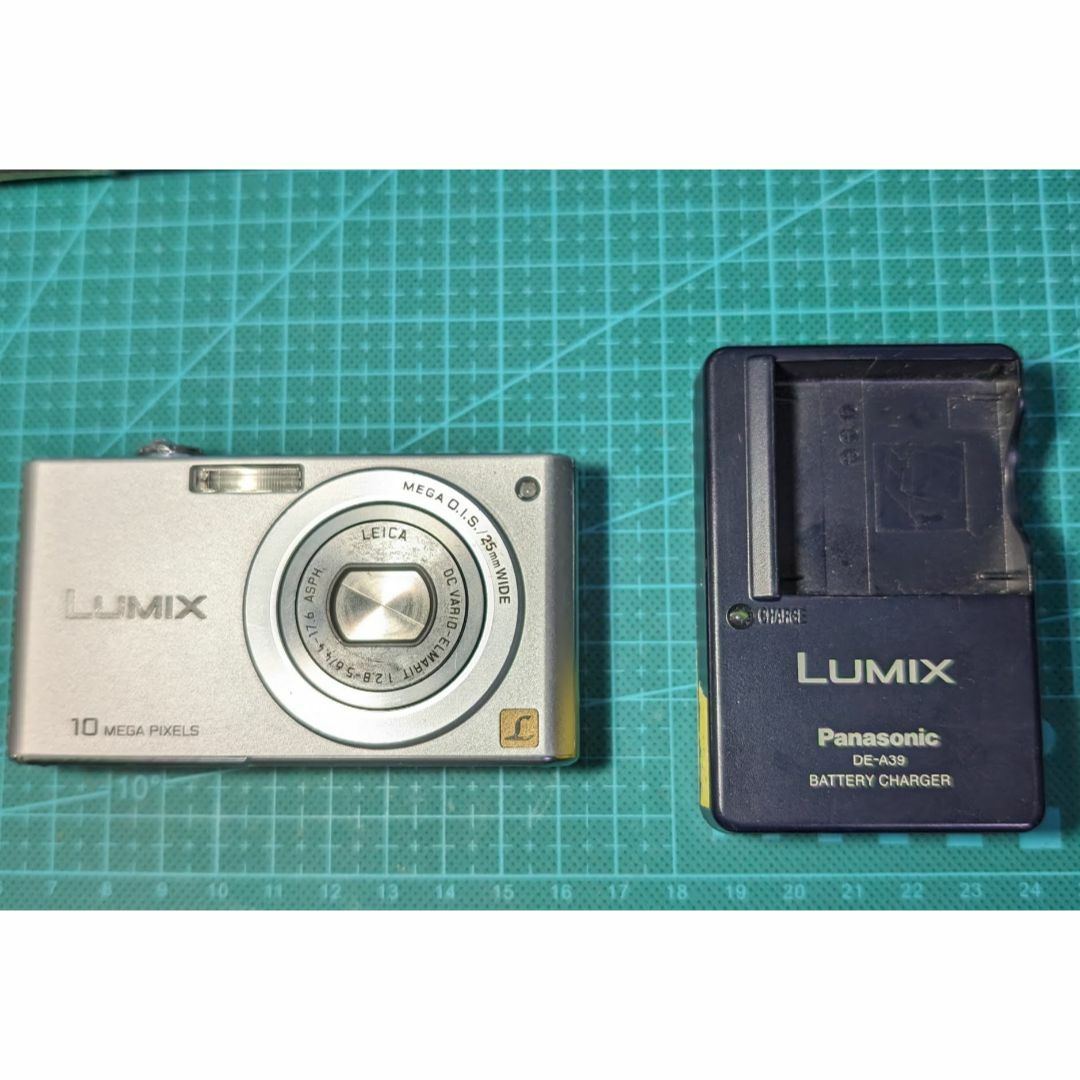 Panasonic(パナソニック)のPanasonic LUMIX DMC-FX35シルバー スマホ/家電/カメラのカメラ(コンパクトデジタルカメラ)の商品写真