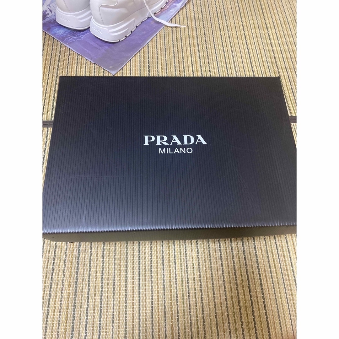 PRADA(プラダ)のPRADA メンズ　スニーカー　白 メンズの靴/シューズ(スニーカー)の商品写真