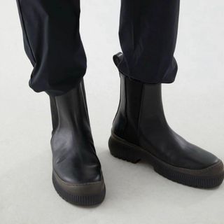 コス(COS)のCOS CHUNKY LEATHER CHELSEA BOOTS　コス　ブーツ(ブーツ)