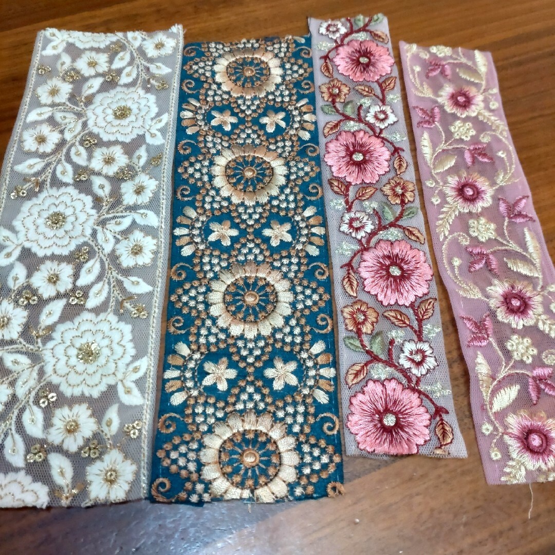 インド刺繡リボン　詰め合わせ ハンドメイドの素材/材料(生地/糸)の商品写真