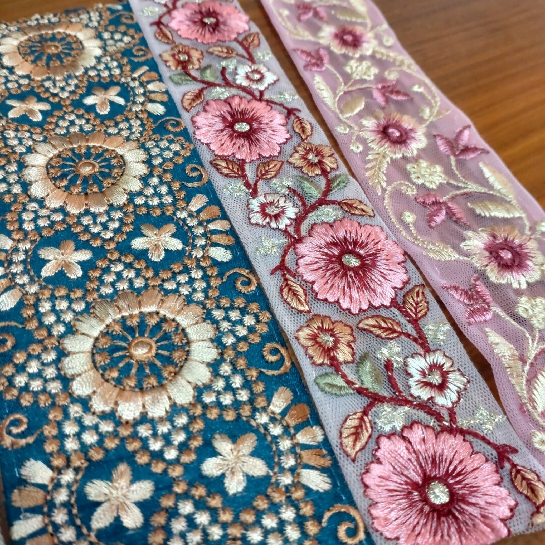 インド刺繡リボン　詰め合わせ ハンドメイドの素材/材料(生地/糸)の商品写真