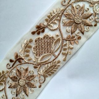 インド刺繡リボン　ベージュ(生地/糸)