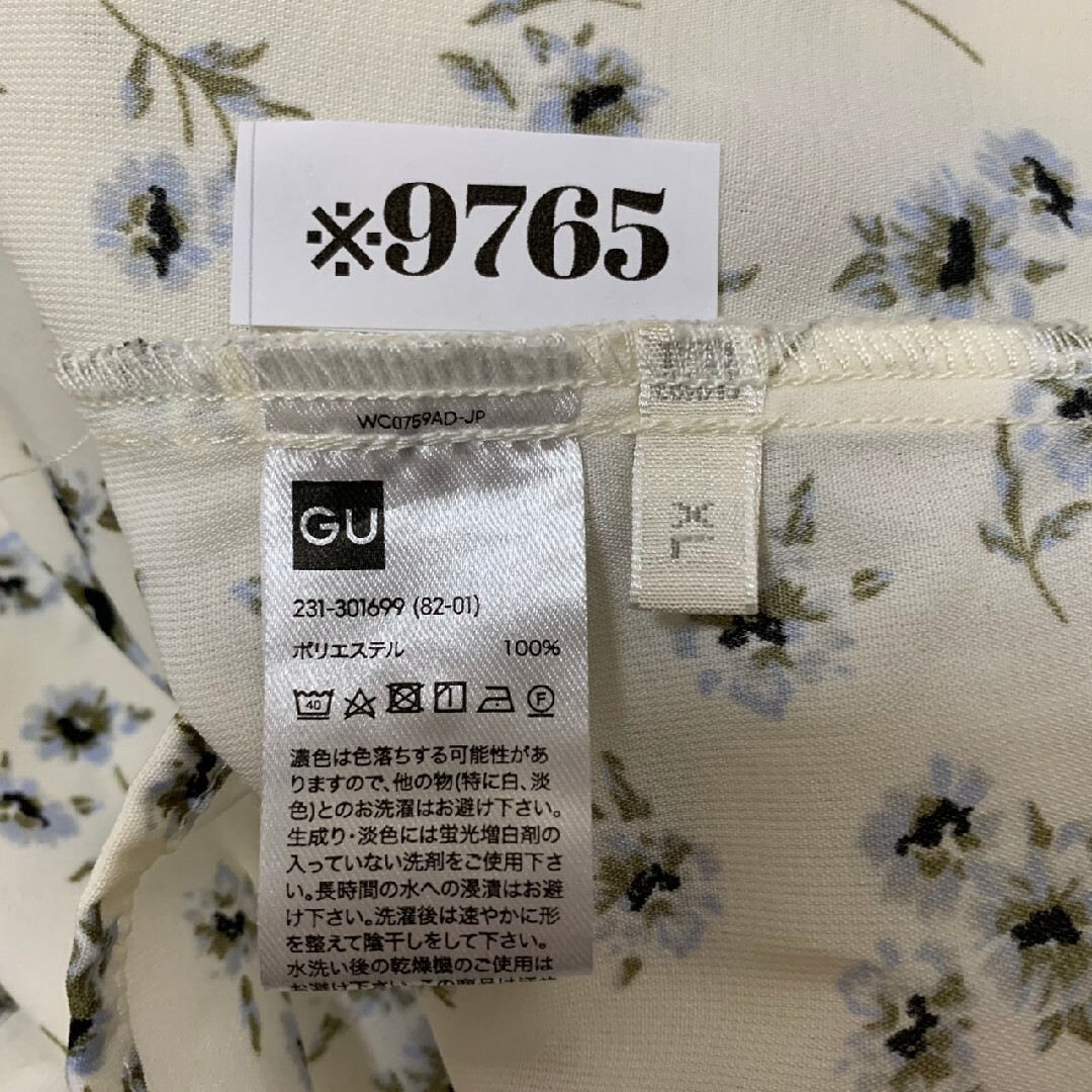 GU(ジーユー)のジーユー XL ブラウス 花柄 フリル ホワイト ブルー グレー きれいめコーデ レディースのトップス(シャツ/ブラウス(半袖/袖なし))の商品写真