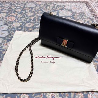 サルヴァトーレフェラガモ(Salvatore Ferragamo)の【値下】フェラガモ　チェーンショルダーバッグ(ショルダーバッグ)