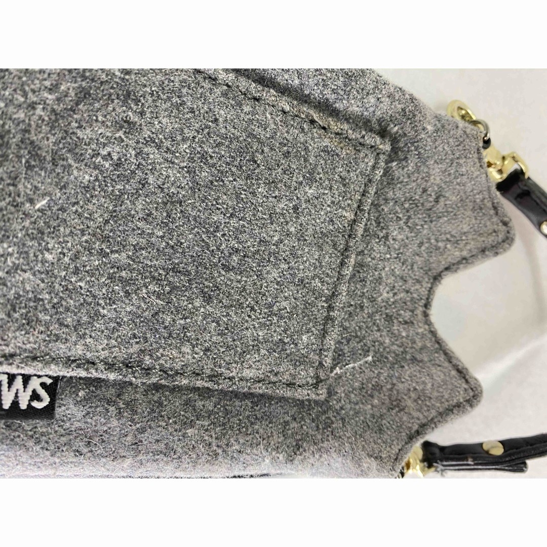 SMAPO スマホ入れポシェット　グレー猫 レディースのバッグ(ショルダーバッグ)の商品写真