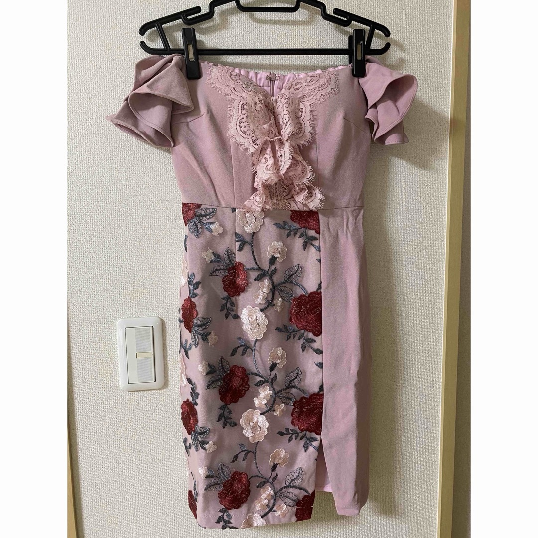 JEWELS(ジュエルズ)の花柄ピンク　ドレス/花柄/オフショルダー キャバ嬢ドレス レディースのフォーマル/ドレス(ミニドレス)の商品写真