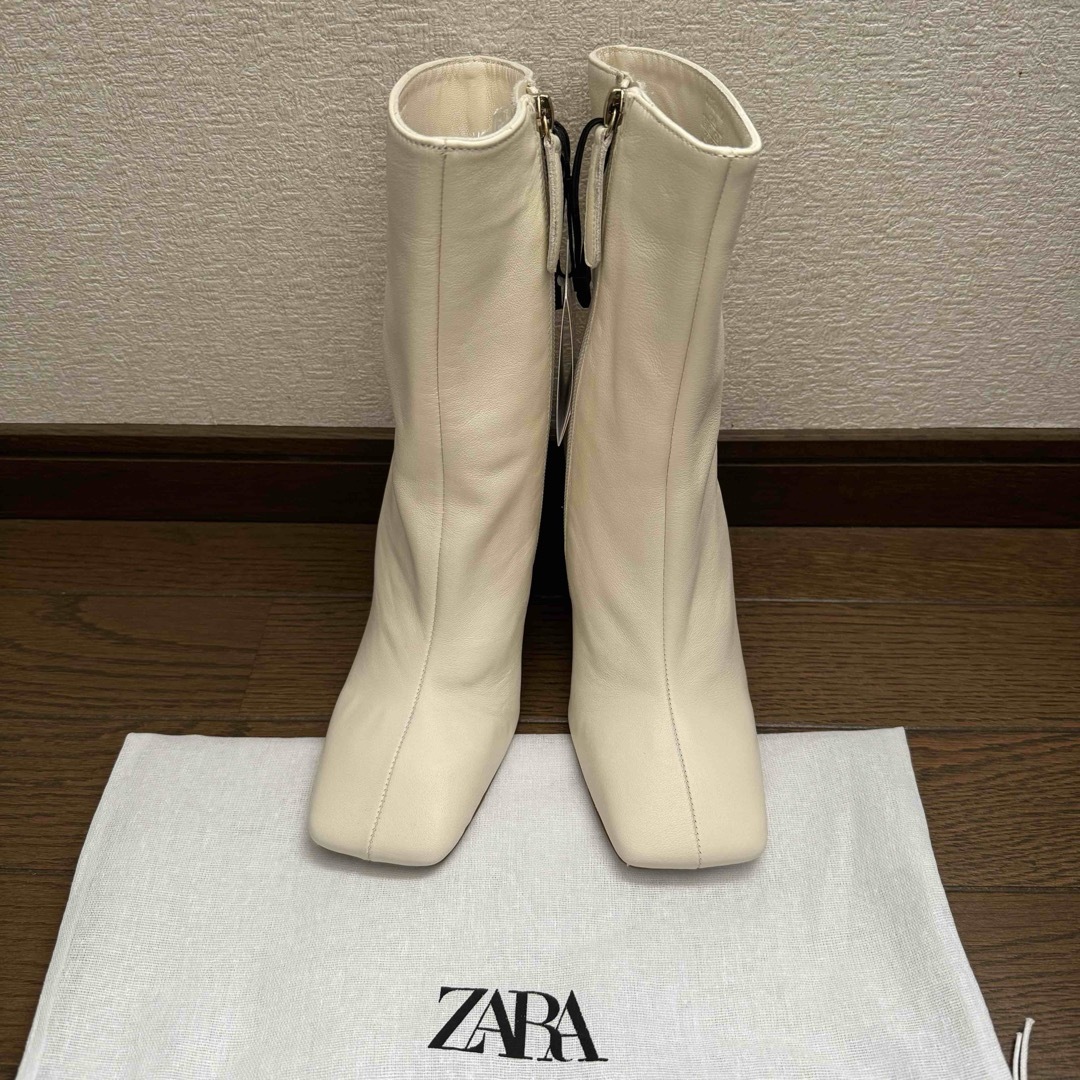 ZARA(ザラ)の【ZARA】ザラ レザーヒールアンクルブーツ レディースの靴/シューズ(ブーツ)の商品写真