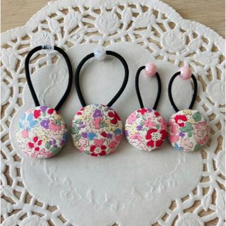 ヘアゴム　ハンドメイド　花柄③  クルミボタン　(ヘアアクセサリー)