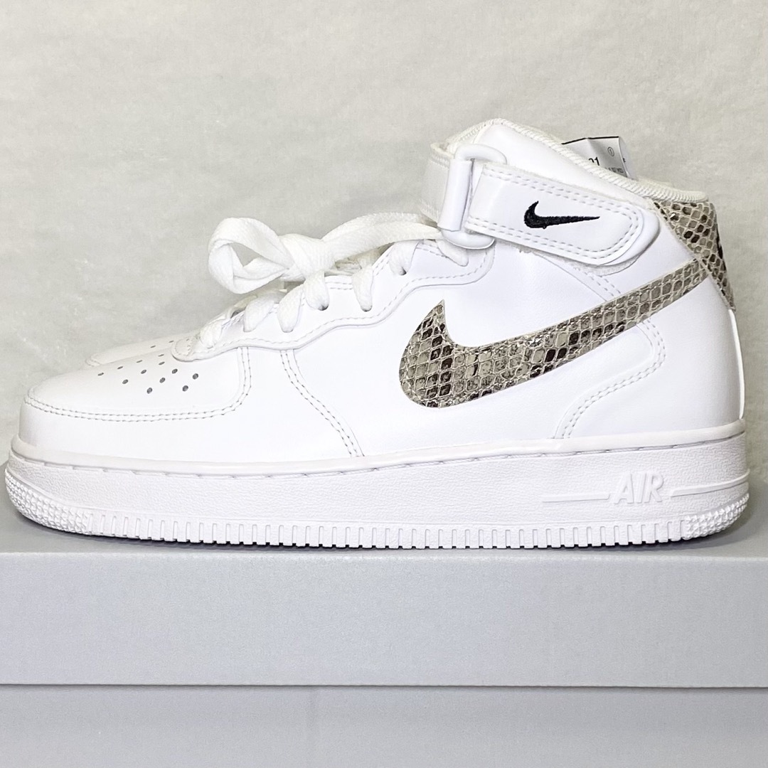 NIKE(ナイキ)の完売品‼️ナイキ エアホース1 NIKE AIR FORCE1 スネーク ヘビ柄 レディースの靴/シューズ(スニーカー)の商品写真