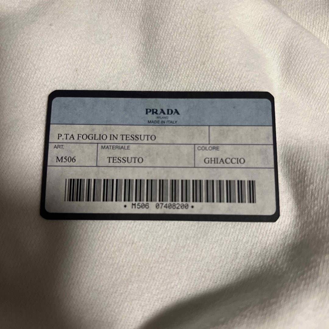 PRADA(プラダ)の【期間限定値下げ】PRADA 財布　グレー レディースのファッション小物(財布)の商品写真