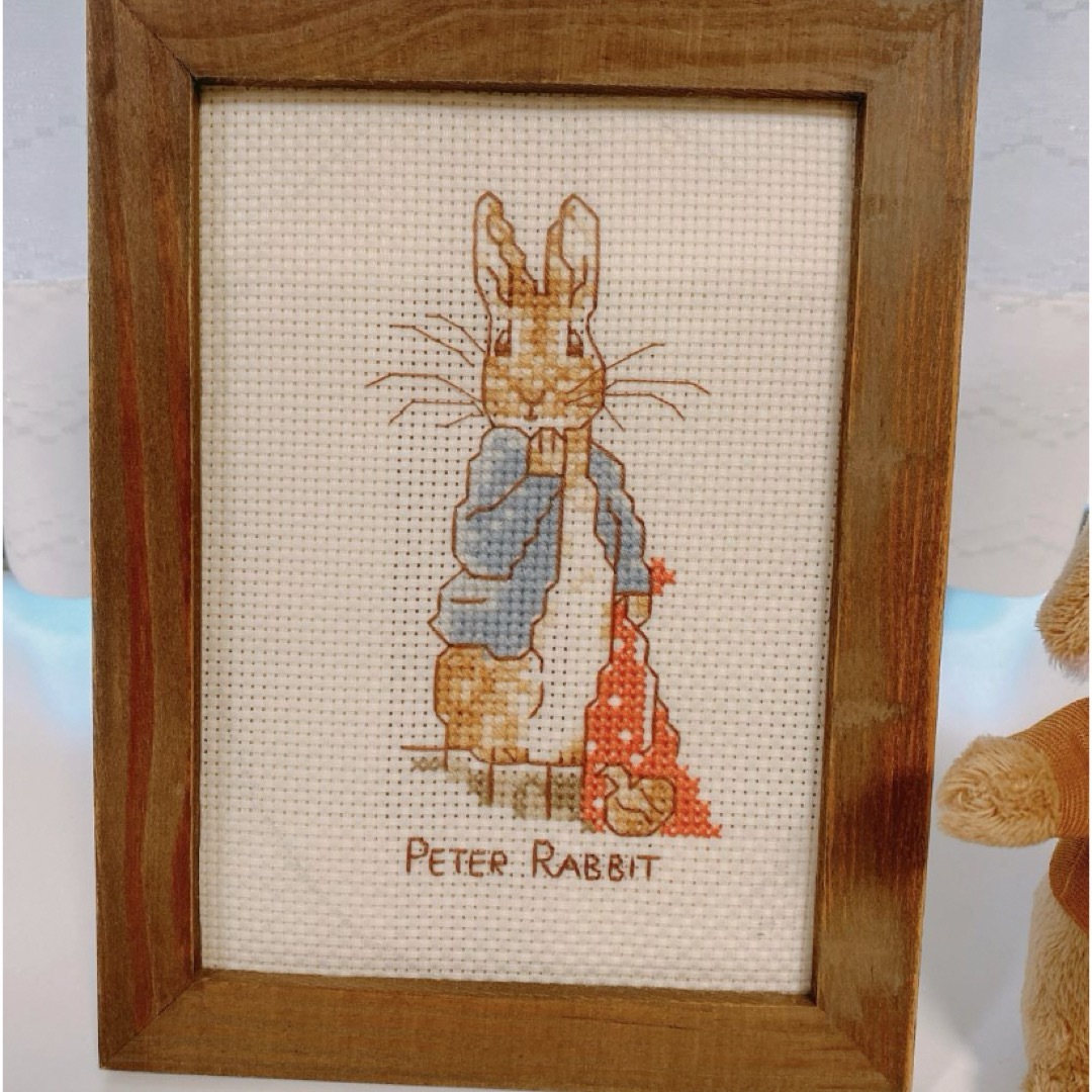 PETER RABBIT（TM）(ピーターラビット)のユザワヤ　クロスステッチ　 ピーターラビット　キット　完成品 ハンドメイドのインテリア/家具(その他)の商品写真