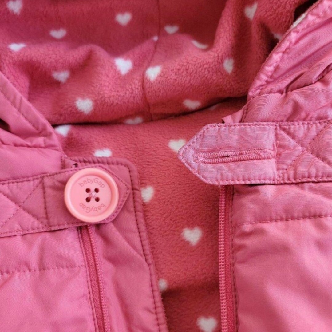 babyGAP(ベビーギャップ)の美品　babygap ベスト　リバーシブル　6-12months  70 キッズ/ベビー/マタニティのベビー服(~85cm)(ジャケット/コート)の商品写真