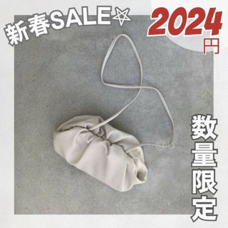 新春SALE‼️ガマグチ ギャザー ショルダーバッグ 白 斜めがけ 綺麗 美品(ショルダーバッグ)