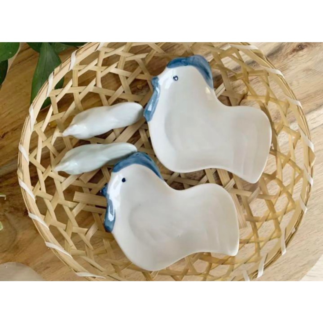 【新品】ニワトリの食器セット(2組:4つ) インテリア/住まい/日用品のキッチン/食器(食器)の商品写真