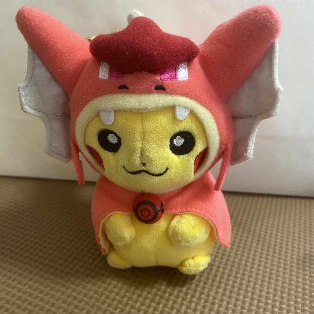 ポケモン(ポケモン)のピカチュウ　キーホルダー　ぬいぐるみ メンズのファッション小物(キーホルダー)の商品写真