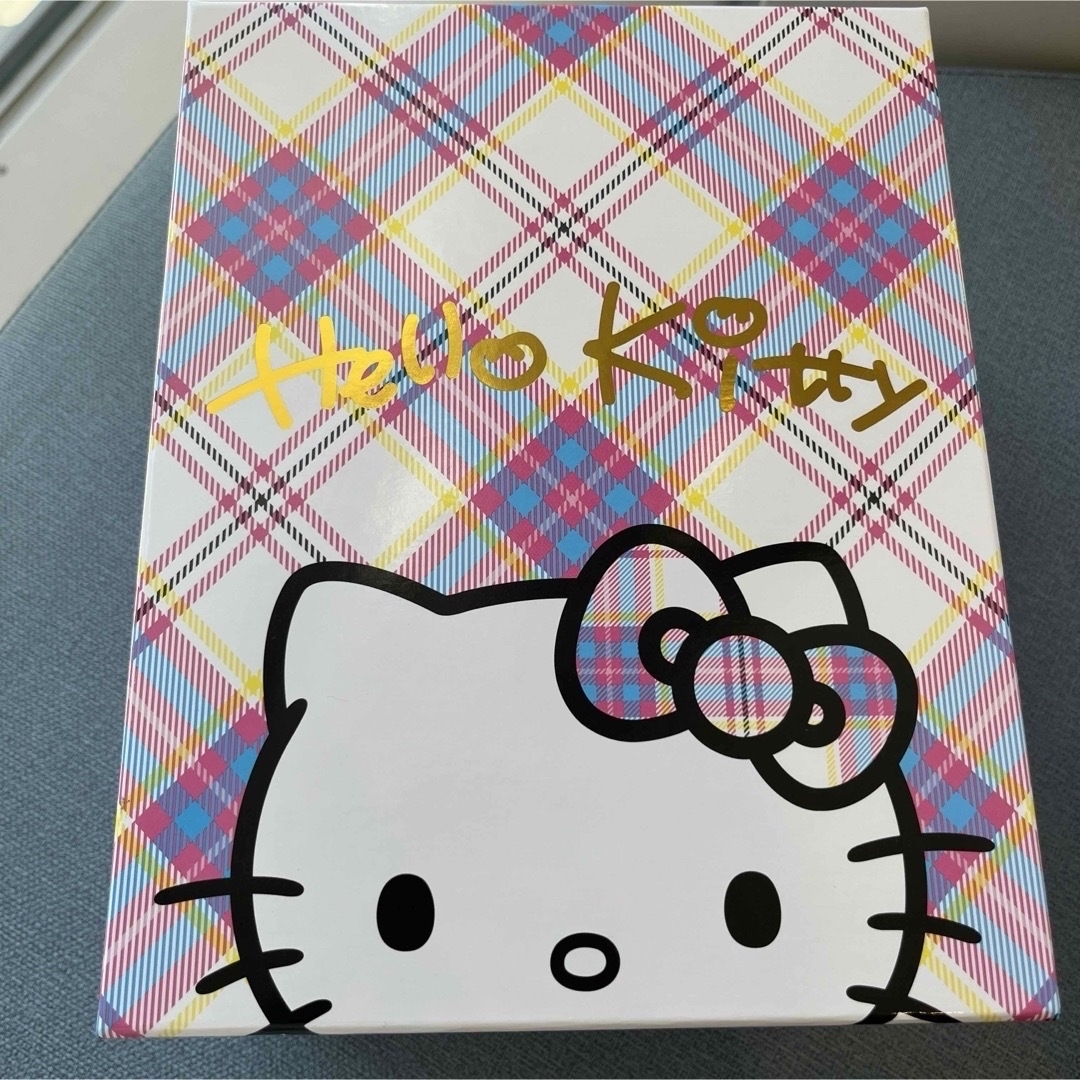 即購入OK】ハローキティ BOX入りぬいぐるみ 50周年 シリアルナンバー 即購入OK】ハローキティ BOX入りぬいぐるみ 50周年 シリアルナンバー