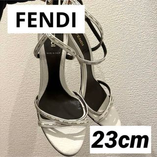 フェンディ(FENDI)のフェンディ 白 サンダル ミュール(サンダル)