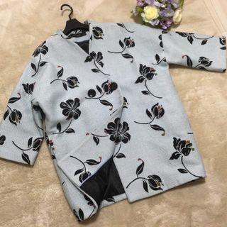 ザラ(ZARA)のZARA ザラ ノーカラーコート　花柄 総柄 水色　M(ノーカラージャケット)