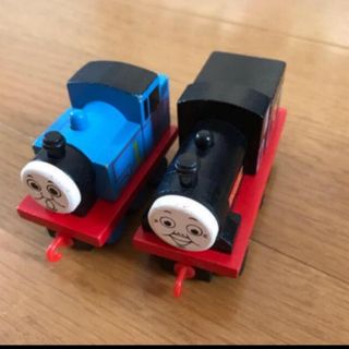 トーマス & ドナルド  木のおもちゃ　2個セット(電車のおもちゃ/車)