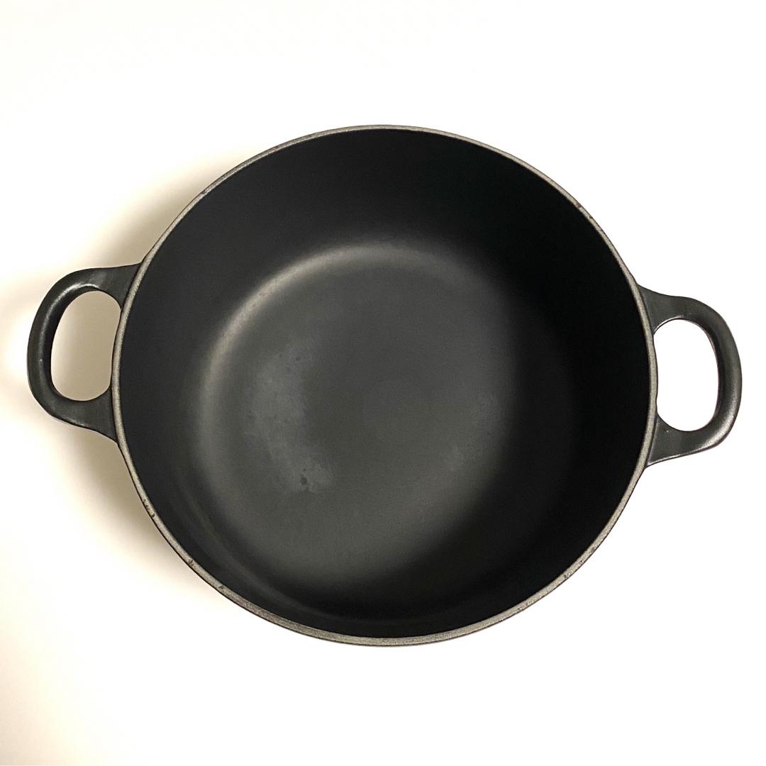 LE CREUSET(ルクルーゼ)のルクルーゼ シグニチャー ココット・ロンド 22cm マットブラック インテリア/住まい/日用品のキッチン/食器(鍋/フライパン)の商品写真