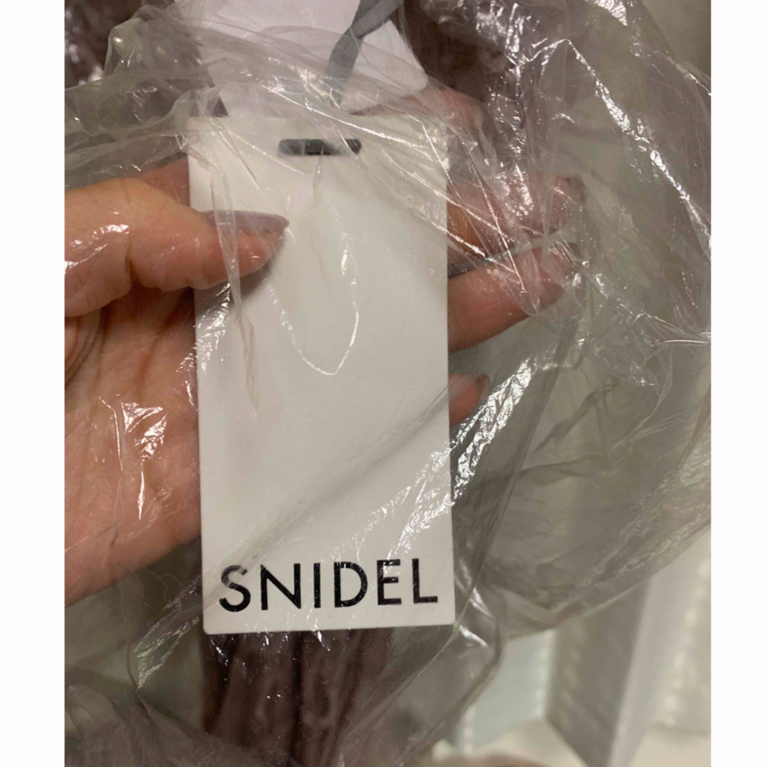 SNIDEL(スナイデル)の新品タグ付き バックデザインレースオケワンピ サイズ1 結婚式 お呼ばれ ドレス レディースのフォーマル/ドレス(ロングドレス)の商品写真