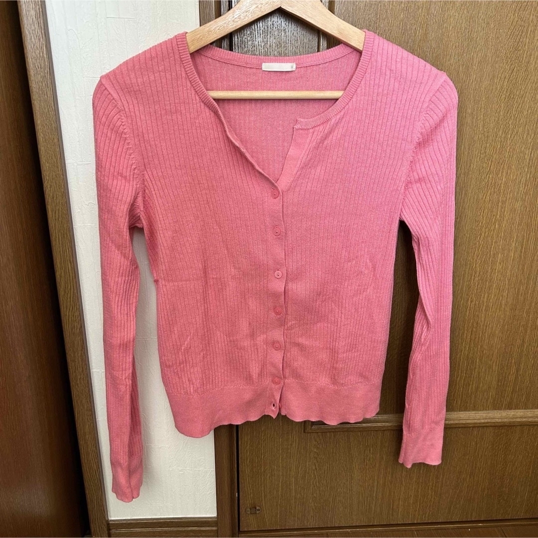 ジーユー  GU ビビットピンク　ピンク　トップス　カットソー レディースのトップス(ニット/セーター)の商品写真