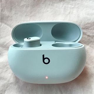 ビーツ(Beats)のイヤフォン　片方のみ&充電器(ヘッドフォン/イヤフォン)