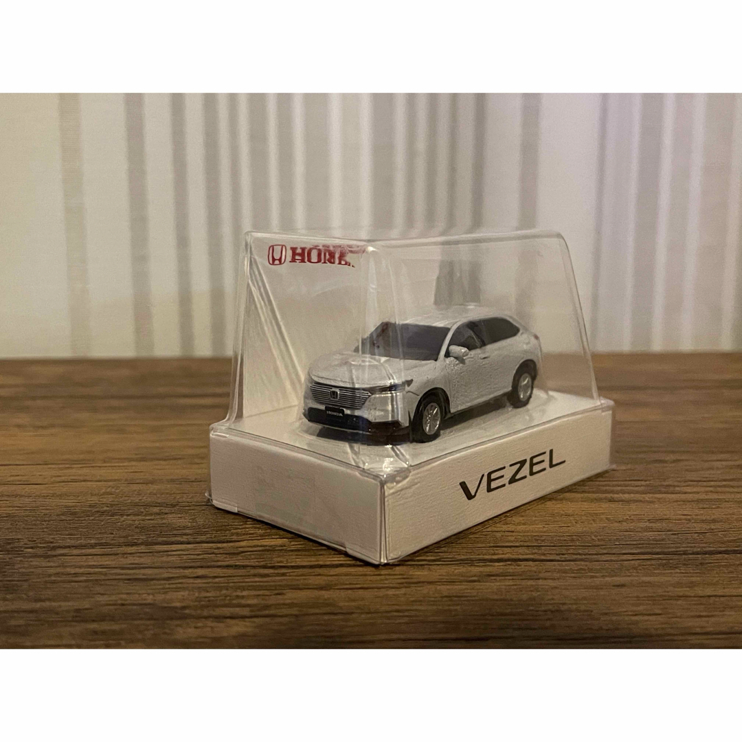 ホンダ(ホンダ)の【非売品】HONDA VEZEL  (ヴェゼル)  LEDライト付きキーホルダー エンタメ/ホビーのおもちゃ/ぬいぐるみ(ミニカー)の商品写真