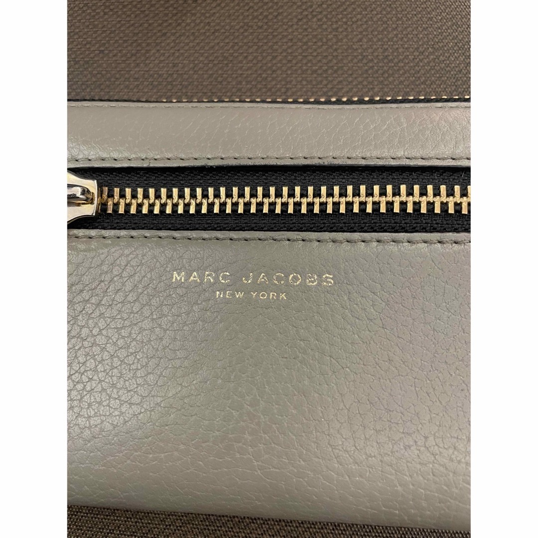 MARC JACOBS(マークジェイコブス)のマークジェイコブス ゴッサム ラウンドファスナー長財布 レザー　グレー レディースのファッション小物(財布)の商品写真