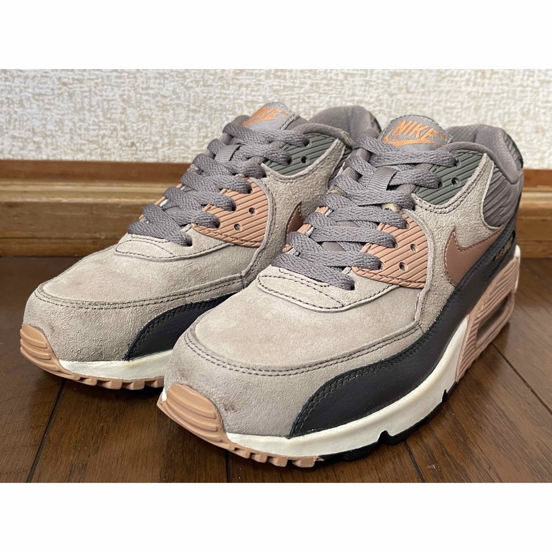 NIKE(ナイキ)のNIKE WMNS AIR MAX 90 LTHR 24.5cm レディースの靴/シューズ(スニーカー)の商品写真