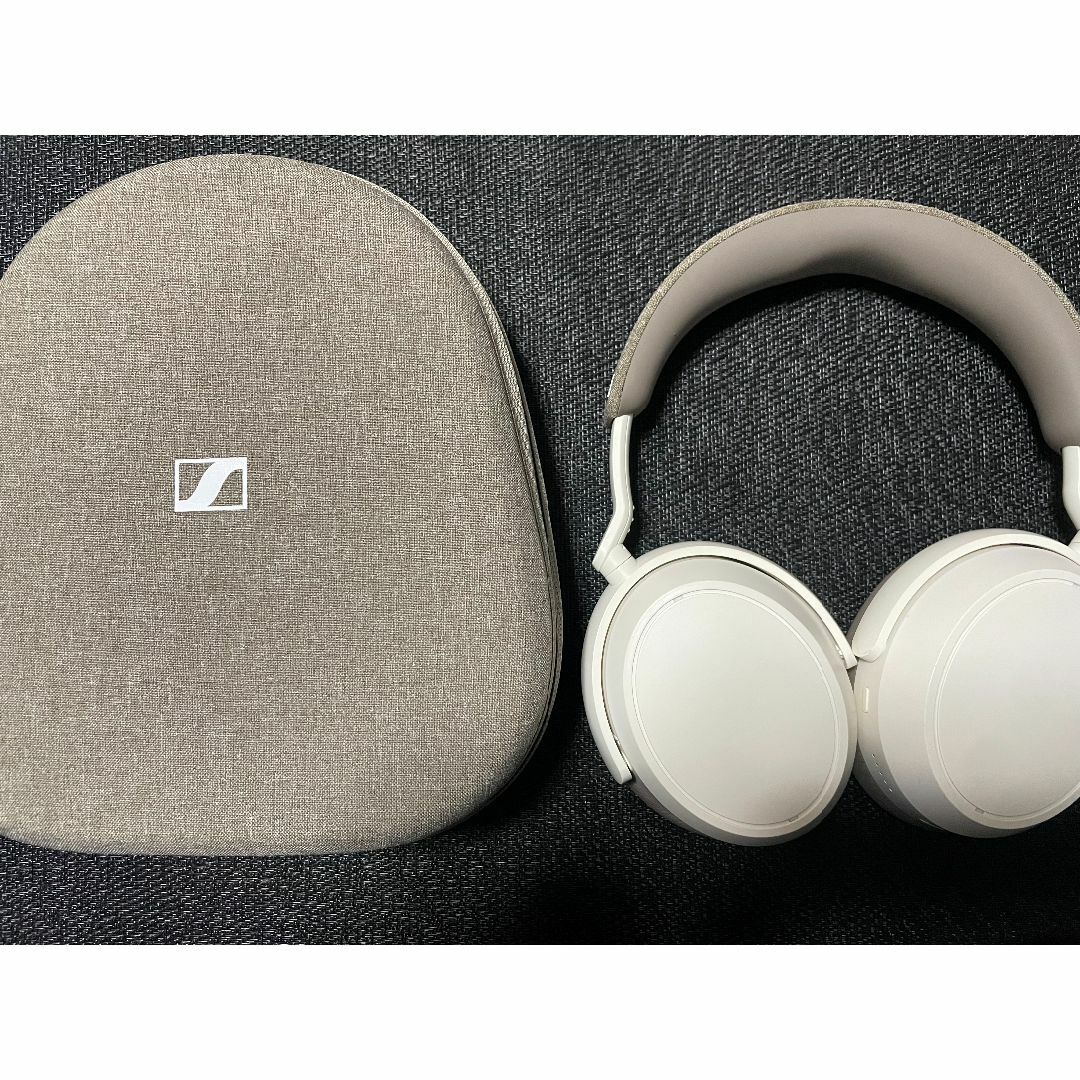 SENNHEISER(ゼンハイザー)のすーきー様専用　Sennheiser  MOMENTUM 4 Wireless スマホ/家電/カメラのオーディオ機器(ヘッドフォン/イヤフォン)の商品写真