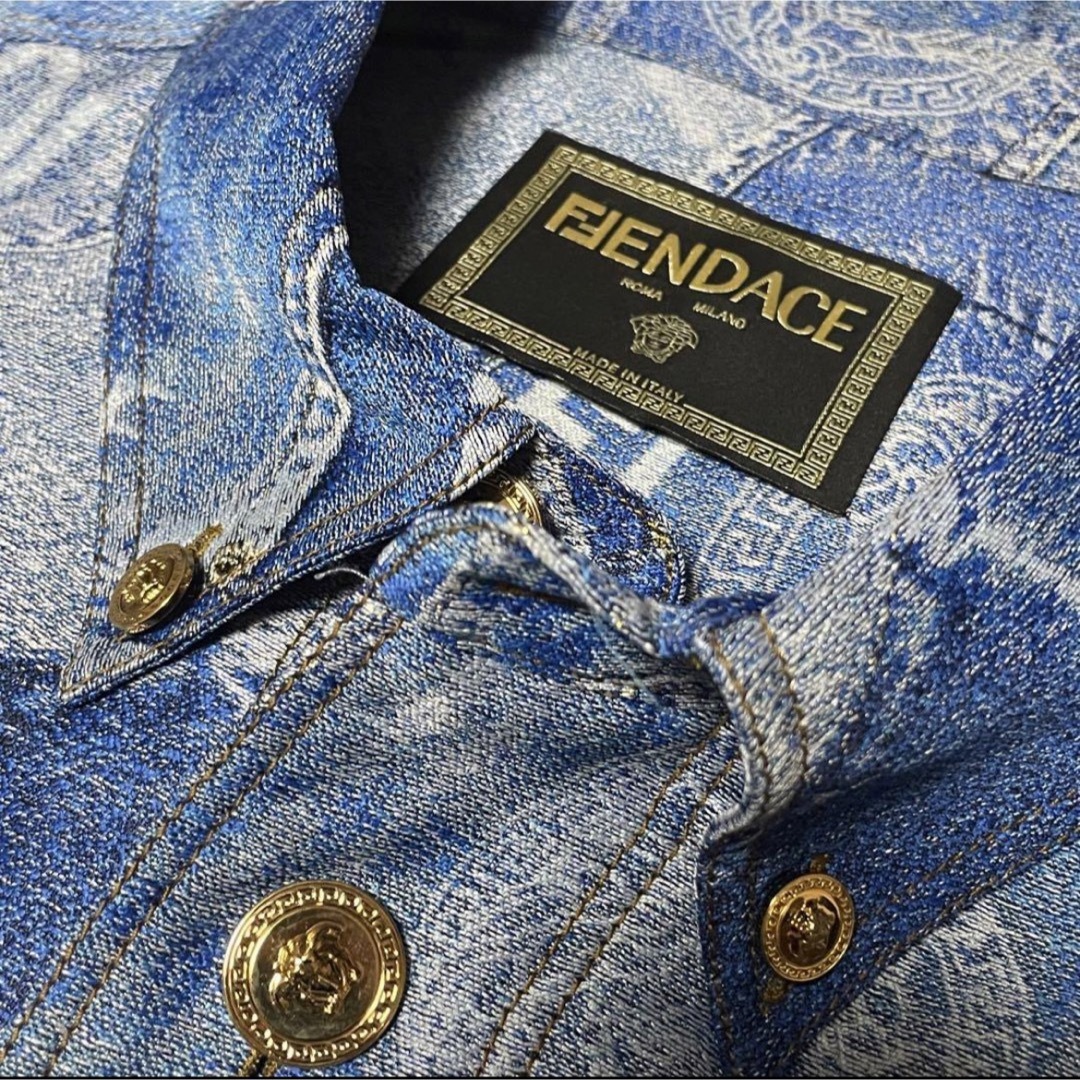 いかがでしょうかVersace 刺繍デニムジャケット　Made in Italy 金ボタン