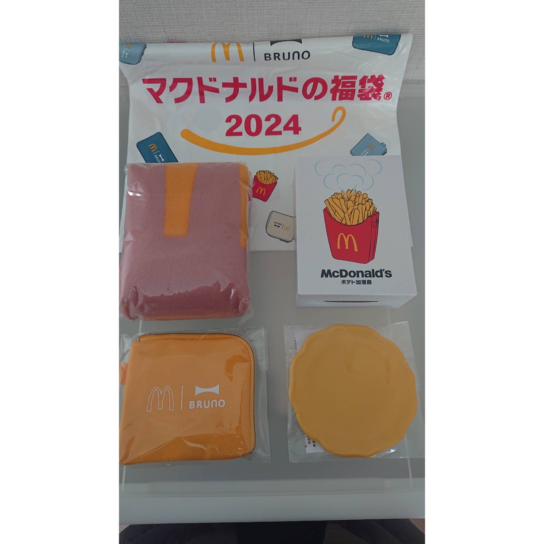 マクドナルド(マクドナルド)の2024 マクドナルド　福袋　グッズ　４点　未使用 インテリア/住まい/日用品の日用品/生活雑貨/旅行(日用品/生活雑貨)の商品写真