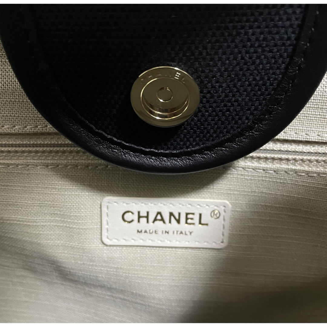 CHANEL(シャネル)のCHANEL ドーヴィル GM キャンバスxレザー トートバッグ 新品本物 レディースのバッグ(トートバッグ)の商品写真