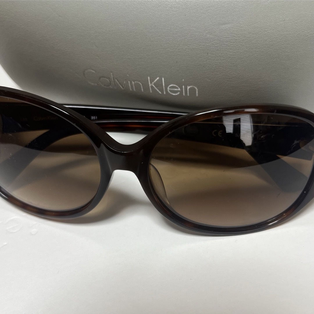 Calvin Klein(カルバンクライン)のカルバンクライン/サングラス/べっこう/ブラウン レディースのファッション小物(サングラス/メガネ)の商品写真