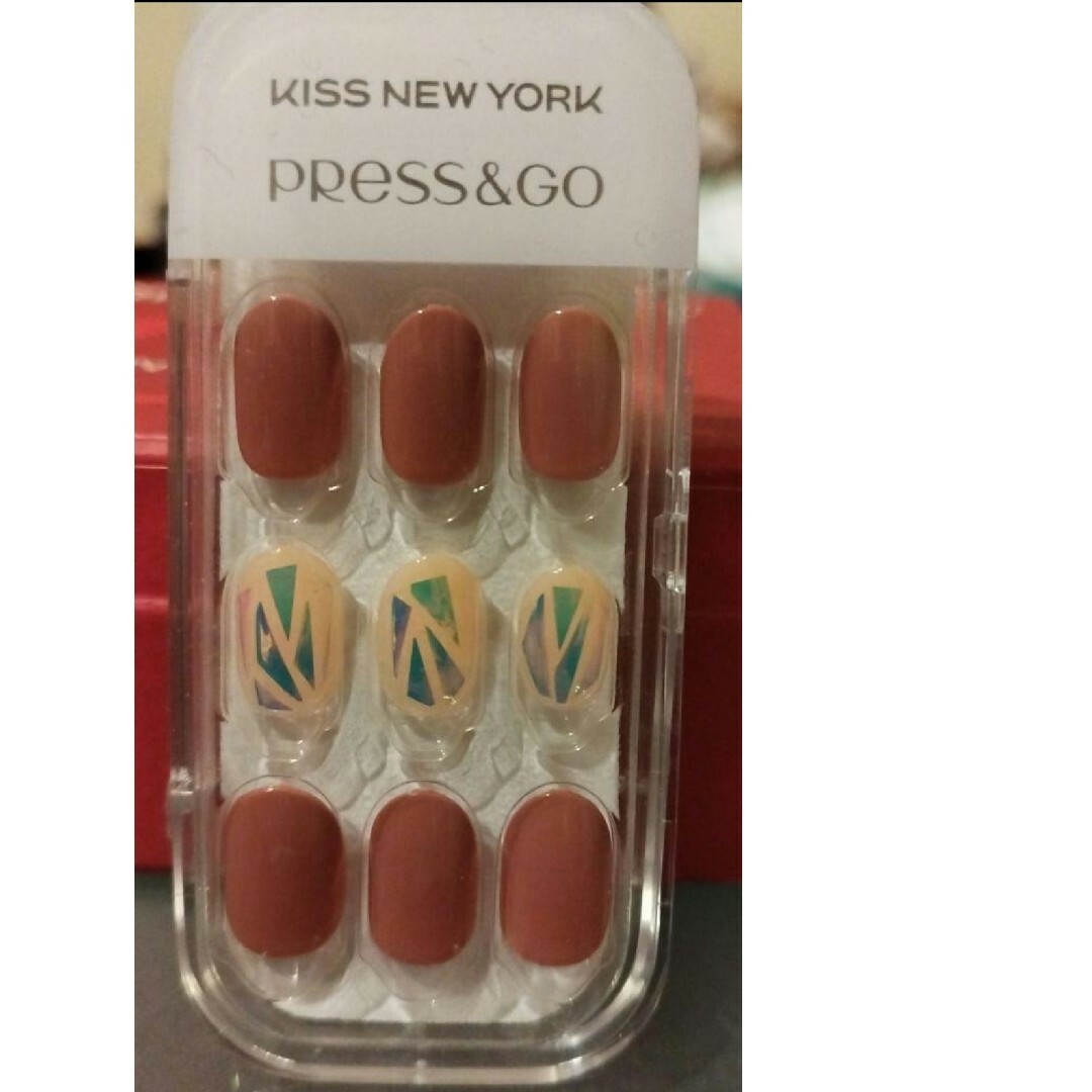 KISS NEWYORK(キスニューヨーク)のネイルチップ　KISS New York Press & Go コスメ/美容のネイル(つけ爪/ネイルチップ)の商品写真