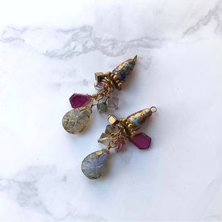 【SALE】「あえてのグレイ」ラブラドライトとガーネットのイヤーアクセサリー