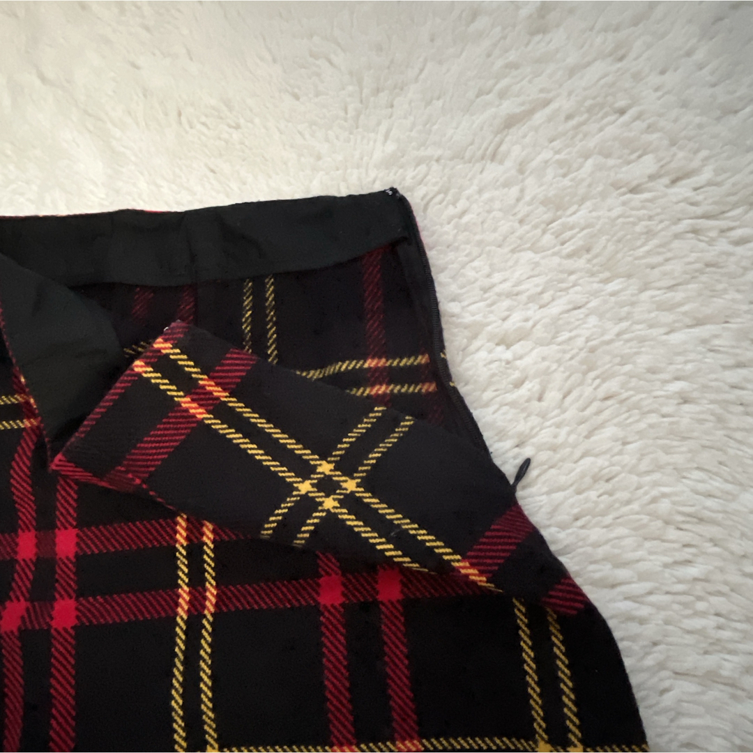 GU(ジーユー)のGU　ジーユー　スカート　チェック　赤　黒 レディースのスカート(ミニスカート)の商品写真