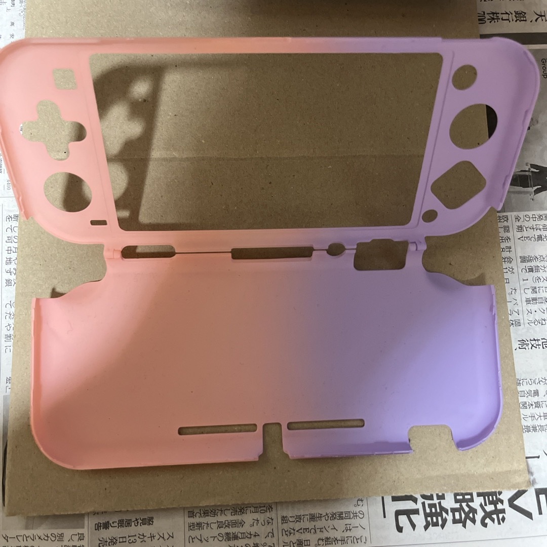 Nintendo Switch(ニンテンドースイッチ)のピンクパープル　Switch liteケースカバー スイッチライト エンタメ/ホビーのゲームソフト/ゲーム機本体(携帯用ゲーム機本体)の商品写真