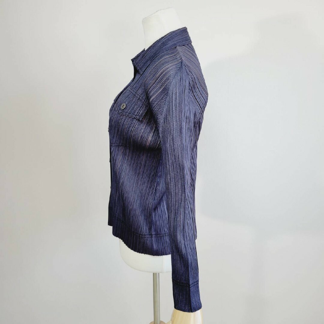 PLEATS PLEASE ISSEY MIYAKE(プリーツプリーズイッセイミヤケ)の【未使用品級】プリーツプリーズ　デニムジャケット転写　Gジャン　サードタイプ レディースのジャケット/アウター(Gジャン/デニムジャケット)の商品写真